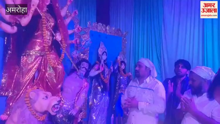 दुर्गा महोत्सव में शिव-पार्वती विवाह की झांकी ने मन मोहा
