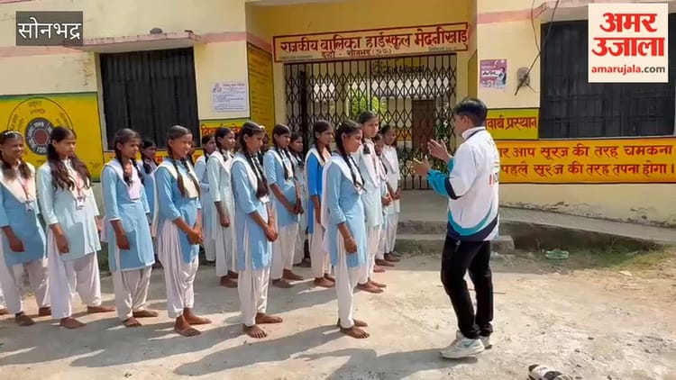 आत्मरक्षा के लिए छात्राओं ने सीखे मार्शल आर्ट के गुर, VIDEO