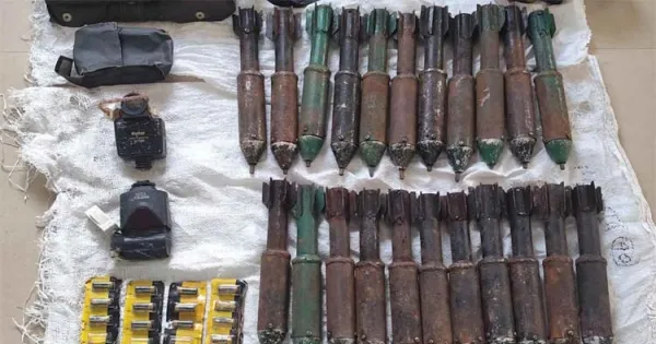 माओवादियों द्वारा रखे गए भारी मात्रा में विस्फोटक और इलेक्ट्रॉनिक उपकरणों का जखीरा बरामद