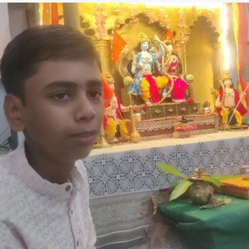 पन्ना के मयंक ने कबाड़ से बनाया 'राम दरबार':14 वर्षीय किशोर ने किया गत्ते, कागज के टुकड़ों और मिट्टी का उपयोग