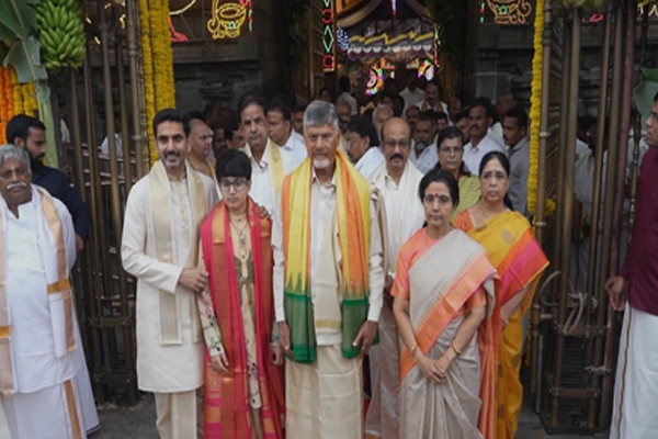 मुख्यमंत्री चंद्रबाबू नायडू ने पोते के जन्मदिन पर तिरुमाला में की पूजा, अन्नप्रसाद किया वितरित