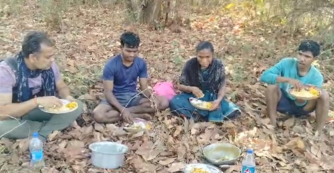 नक्सलियों का जवानों के साथ भोजन करने वाला वीडियो हुआ वायरल