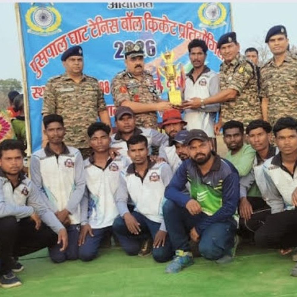 सीआरपीएफ ने पुसपाल वैली में क्रिकेट टूर्नामेंट आयोजित किया:मुकाबले में 16 टीमों ने लिया हिस्सा, विजेता टीम को ट्रॉफी और नकद पुरस्कार मिला