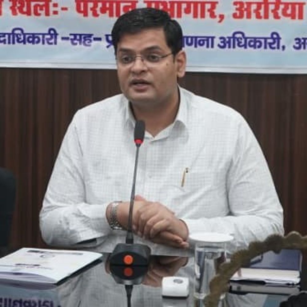 अररिया डीएम ने गैस एजेंसी संचालकों संग की बैठक:एलपीजी की सुचारु आपूर्ति सुनिश्चित करने के दिए निर्देश, कालाबाजारी करने वालों पर होगी कार्रवाई