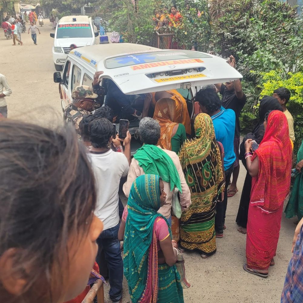 अररिया में सड़क हादसे में दो युवकों की मौत:डाक बंगला-पूर्णिया मार्ग पर कार-बाइक की टक्कर में तीन घायल