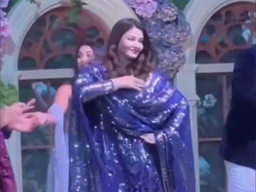 सलमान के गाने पर थिरकीं ऐश्वर्या राय:नीता अंबानी और अभिषेक बच्चन भी साथ नजर आए; सलाम-ए-इश्क' गाने पर डांस