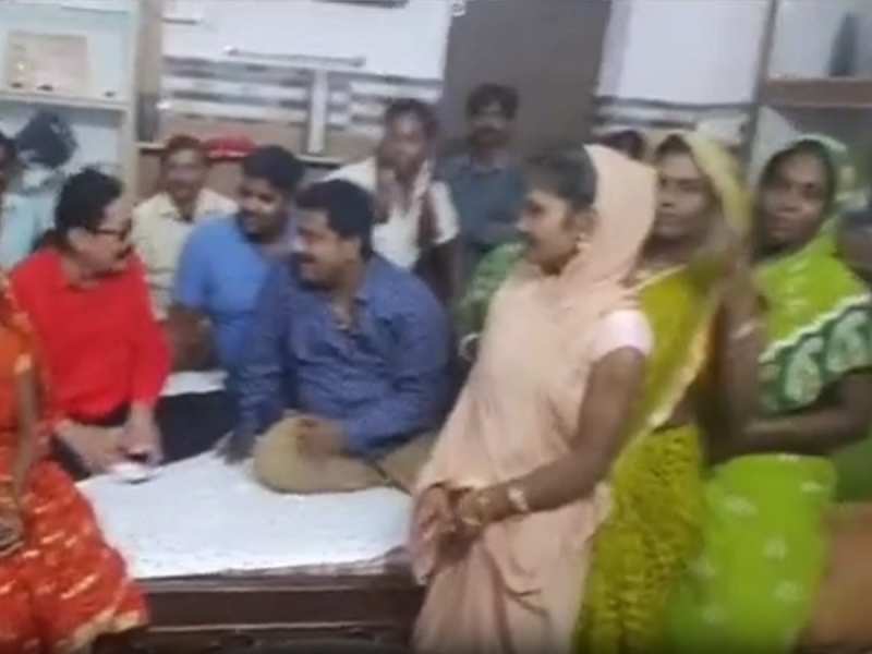 विधायक अनंत सिंह के भरोसे के बाद भी 40 रेलवे क्वार्टरों पर चला बुलडोजर, DRM के कड़े तेवर के आगे बेबस हुए लोग