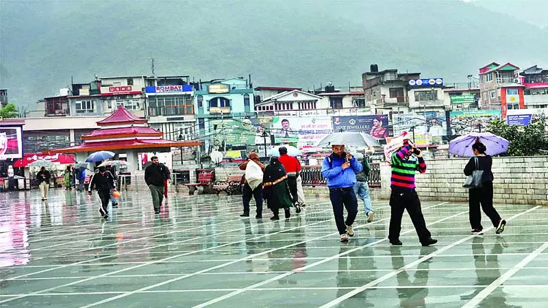 बारिश और बर्फबारी से लौटी ठंड