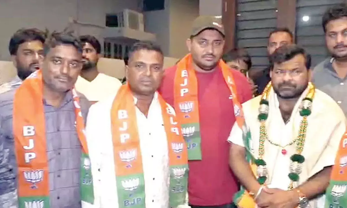 Karnataka: कांग्रेस में बगावत के बीच दावणगेरे में अल्पसंख्यक नेता BJP में शामिल हुए