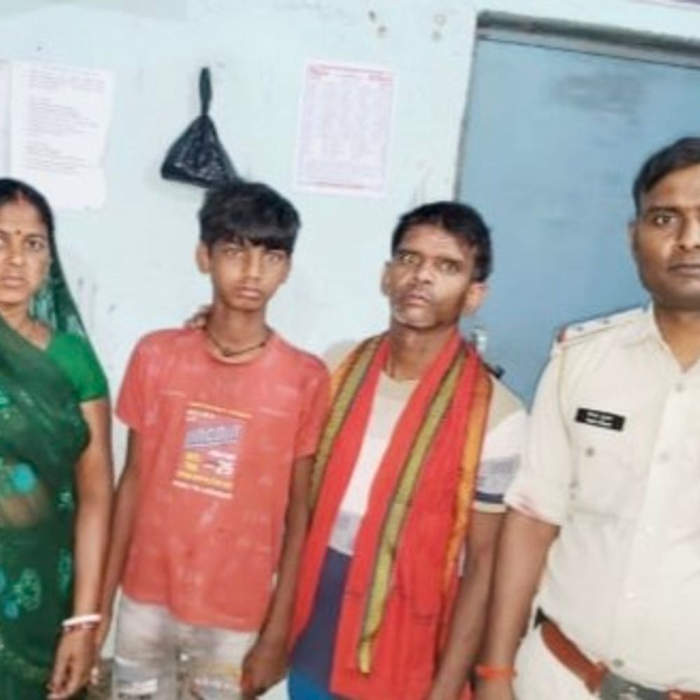 शेखपुरा में लापता बालक मूक-बधिर बच्चा मिला:12 घंटे से था लापता, अचानक घर से गायब हुआ, पुलिस ने परिवार को सौंपा