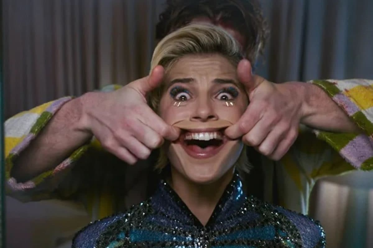 2 घंटे 7 मिनट की हॉरर फिल्म, रूह कंपा देगा 1-1 सीन, 1200 करोड़ की कमाई के बाद ओटीटी पर धड़ल्ले से काट रही गदर