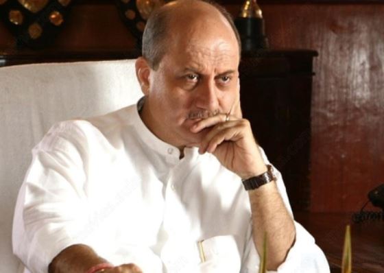 कॉमेडी से विलेन तक... हर रोल में छाए अनुपम खेर, 40 साल का शानदार फिल्मी सफर