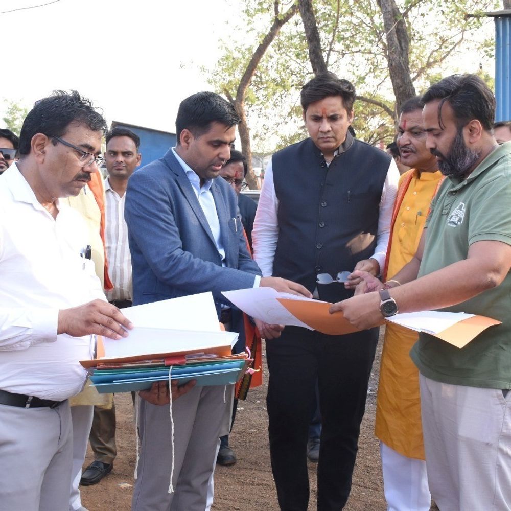 राजनांदगांव में विकास कार्यों का जायजा:महापौर, पूर्व सांसद और कलेक्टर ने गुणवत्ता-समय-सीमा पर दिए निर्देश