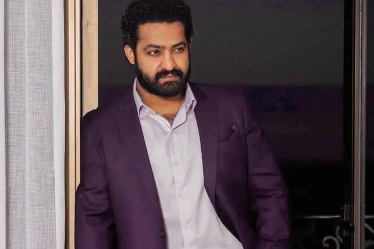 जूनियर एनटीआर की झलक पाने के लिए बेकाबू हुए फैंस, अस्पताल में जमकर काटा बवाल, पुलिस को करना पड़ा लाठीचार्ज