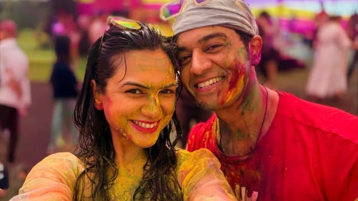 TV स्टार्स की धमाकेदार होली: पत्नी आकांक्षा संग रोमांटिक गौरव, मनीषा रानी ने की मस्ती