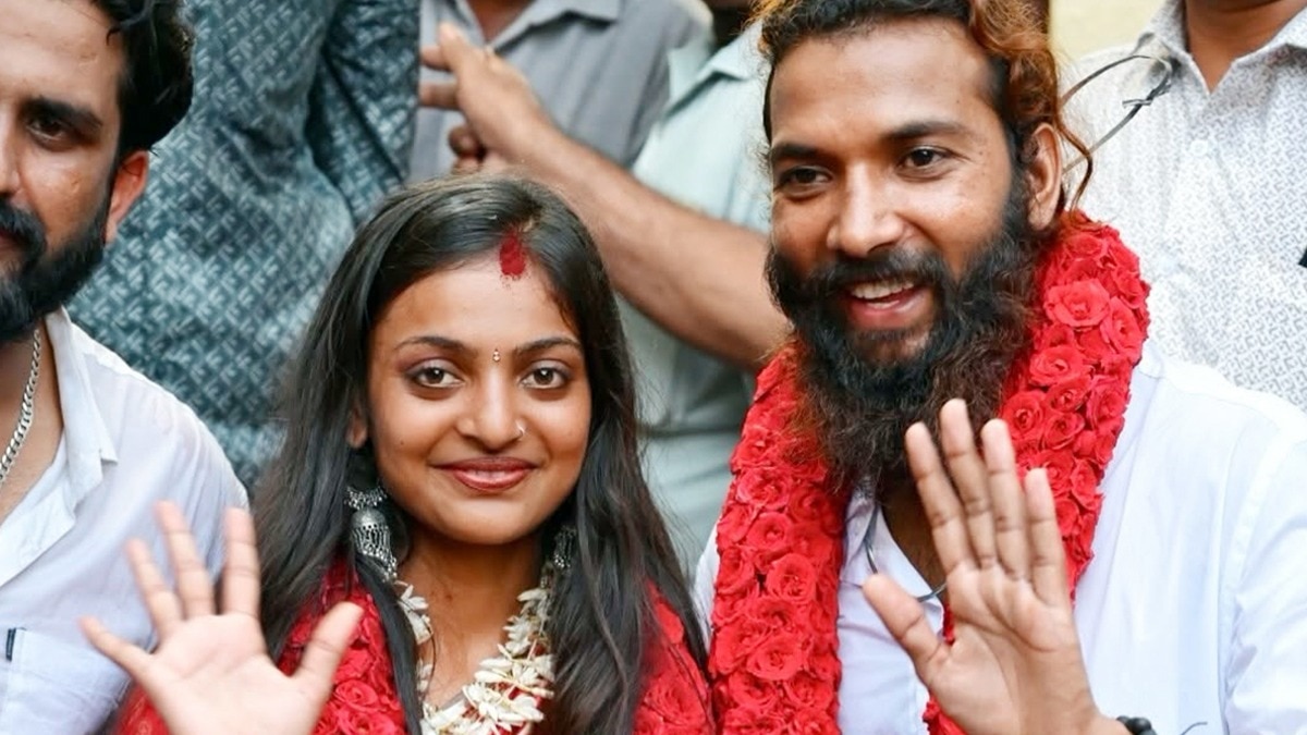 मोनालिसा की शादी बेवकूफी है या लव जिहाद? साध्वी हर्षा को हुआ शक