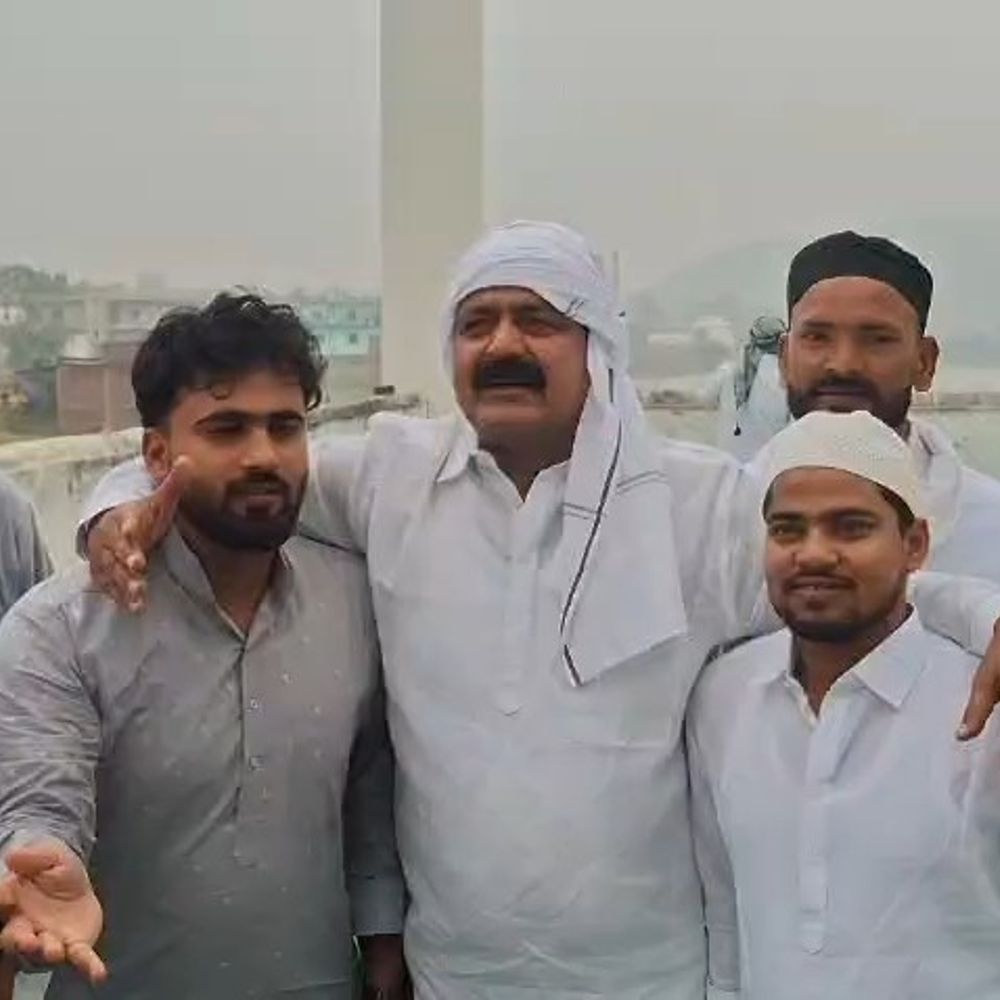 मंत्री जमा खान ने नौघरा में की नमाज अदा:कैमूर में परिवार व ग्रामीणों संग मनाया ईद-उल-फित्र, भाईचारे की मांगी दुआ