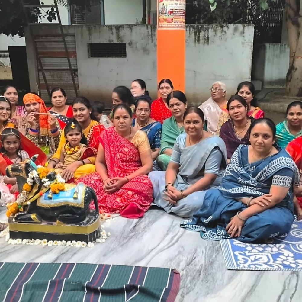 फागोत्सव : महिलाओं ने एक-दूसरे को रंग लगाया