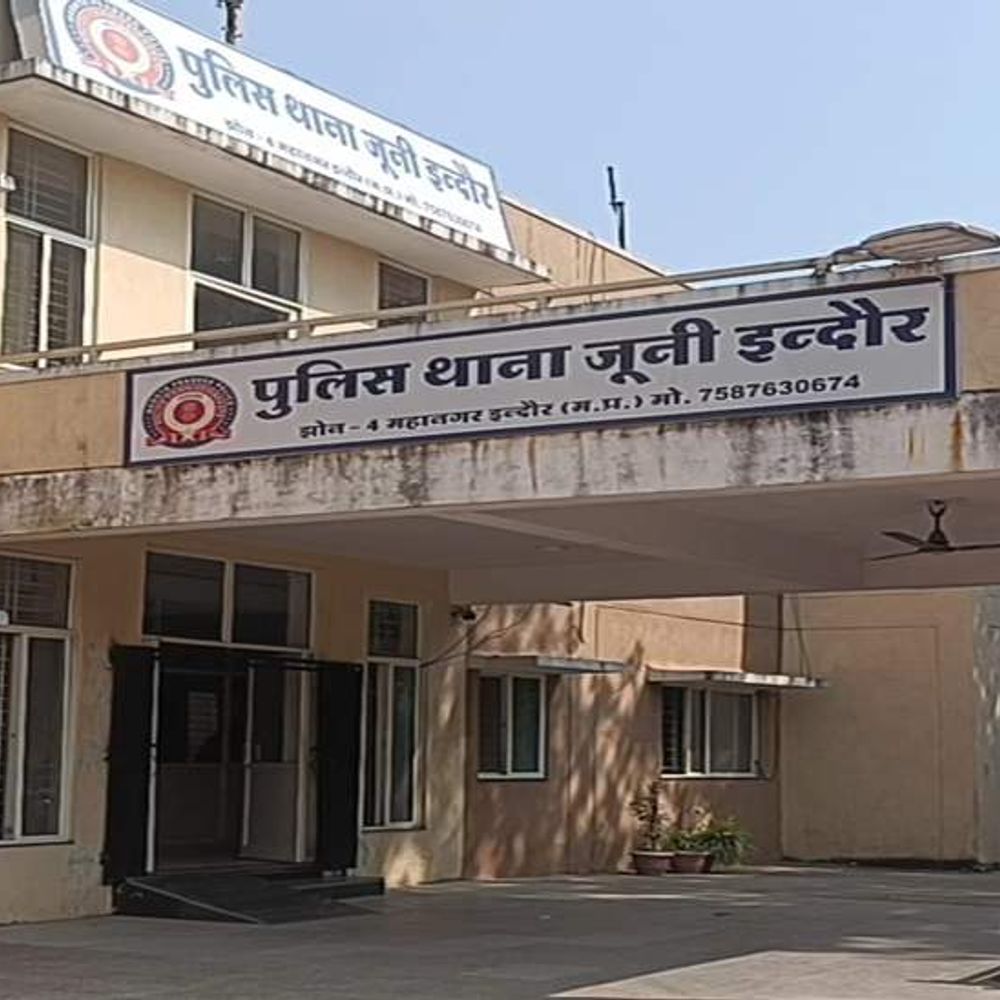 गर्लफ्रेंड से विवाद के बाद दूसरी मंजिल से लगाई छलांग:खून से लथपथ घायल का अब आईसीयू में चल रहा इलाज, पुलिस बोली- नशे में था