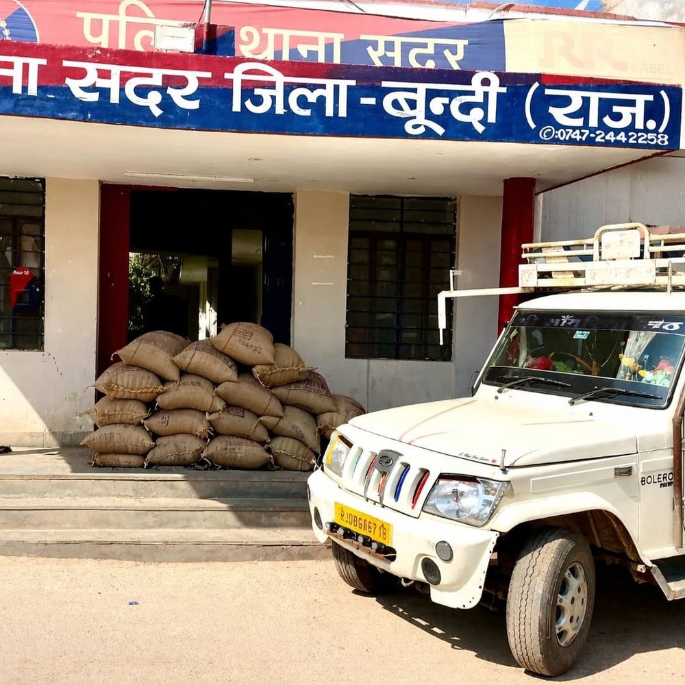 कुंवारती मंडी से सरसों चोरी मामले में 6 आरोपी गिरफ्तार:बूंदी पुलिस ने 20 कट्टे सरसों और पिकअप वाहन किया जब्त