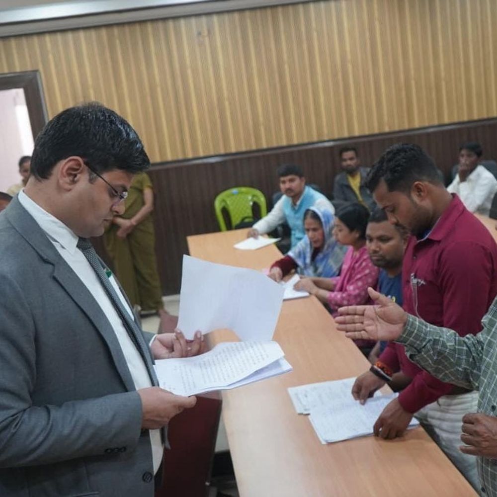 अररिया में जिलाधिकारी की अध्यक्षता में जनता दरबार:सात निश्चय-3.0 के तहत सबका सम्मान–जीवन आसान योजना पर जोर