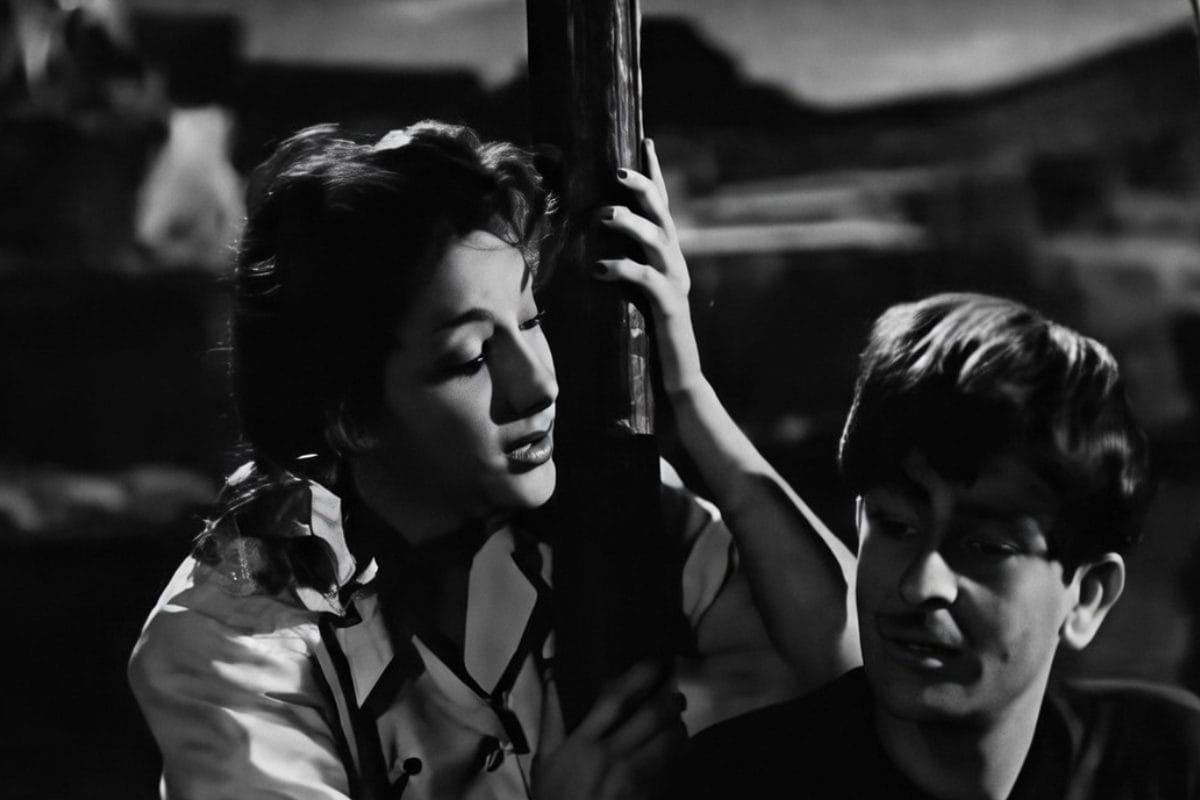 उदास राज कपूर को नाव पर मनाती हैं नरगिस, करती हैं रोमांस-मस्ती, 75 साल से हिट है लता मंदेशकर-मुकेश का ये गाना