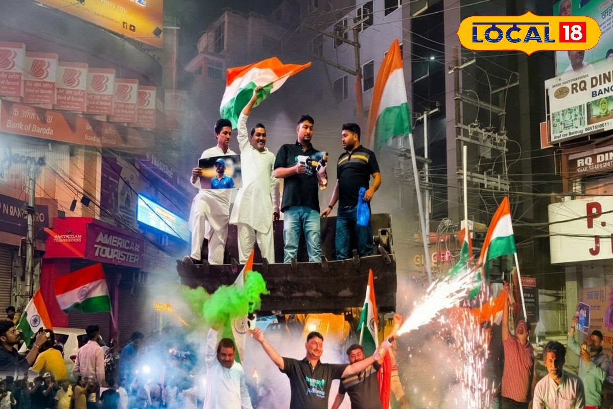 world cup victory celebrations: भारत की जीत के जश्न में डूबा पटना, JCB और THAR पर चढ़ नाचे, सड़कों पर उतर आए लोग
