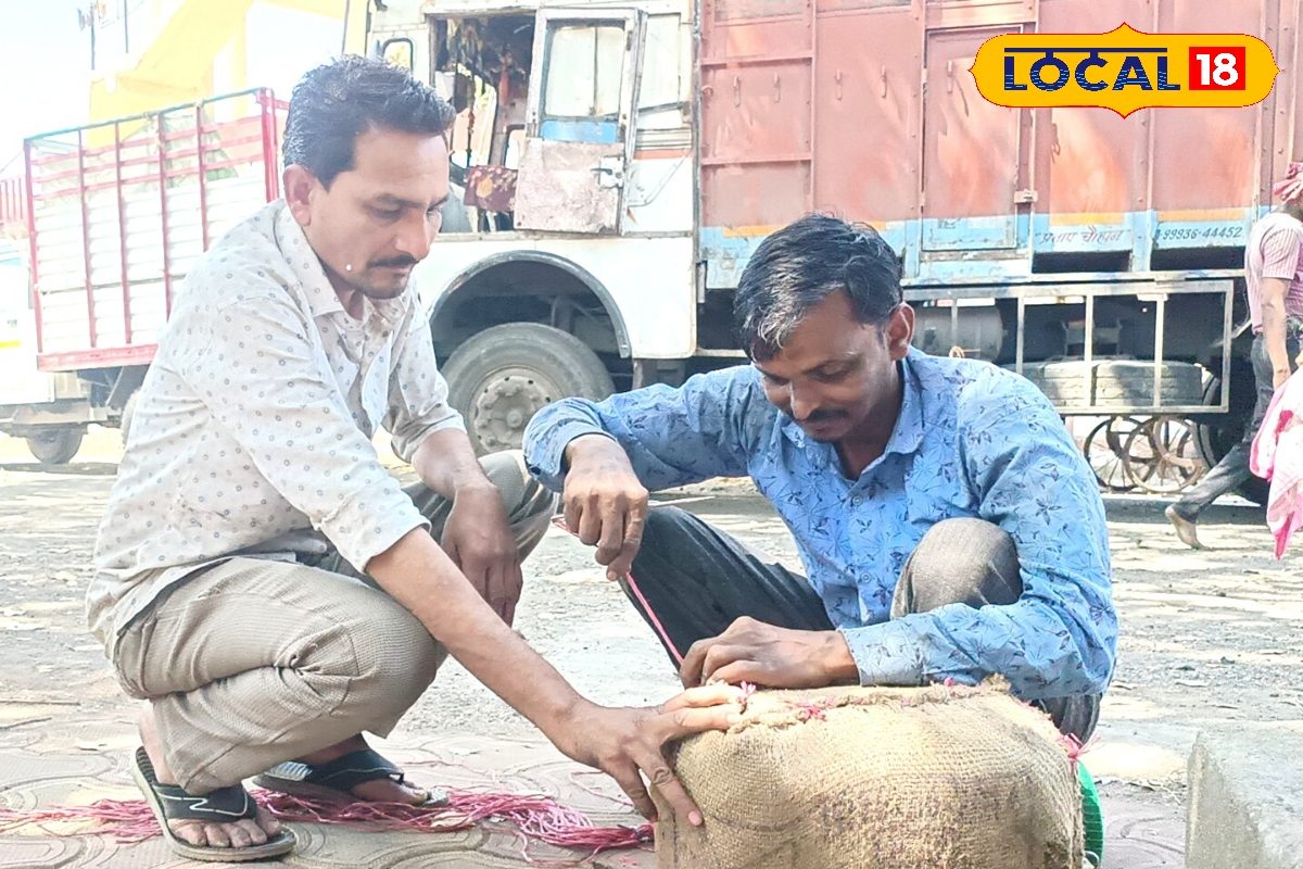 न बिजली की टेंशन, न तारों की झंझट! गांव में पॉपुलर ये देसी फ्रिज, 24 घंटे मिलेगा बर्फ जैसा ठंडा पानी