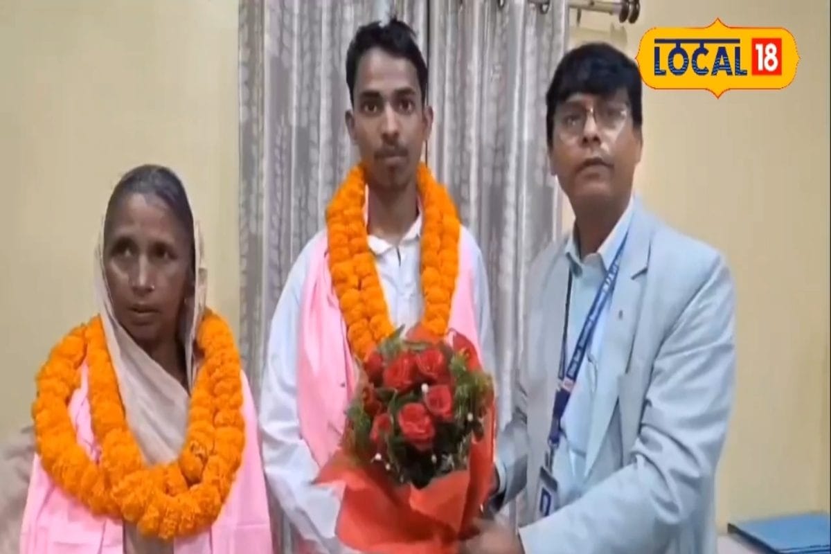 बचपन में ही पिता के निधन ने तोड़ा, नदी पार कर जाना पड़ता था स्कूल, जानिए बिहार के सेकंड टॉपर की सफलका की कहानी