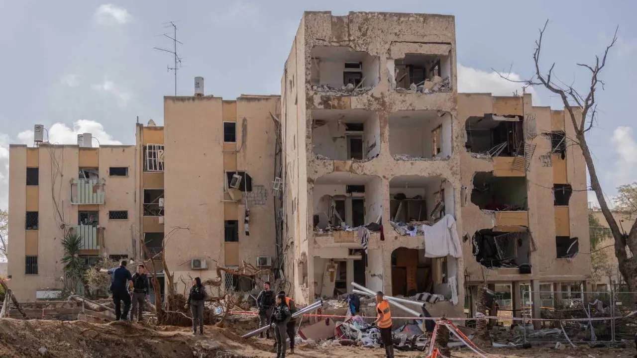 ट्रंप की धमकी का ‘बैलिस्टिक’ जवाब, ईरान ने तेल अवीव और यरूशलम पर दागीं मिसाइलें; मची भारी तबाही