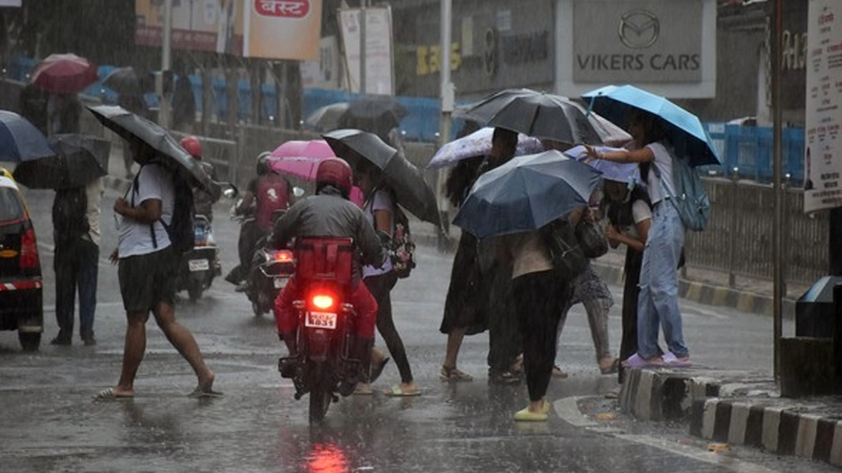 Weather Forecast Today: उत्तर-पश्चिम भारत के राज्यों में बारिश का अनुमान, दिल्ली-NCR में छाए रहेंगे बादल; जानें Mumbai समेत अन्य प्रदेशों में आज कैसा रहेगा मौसम