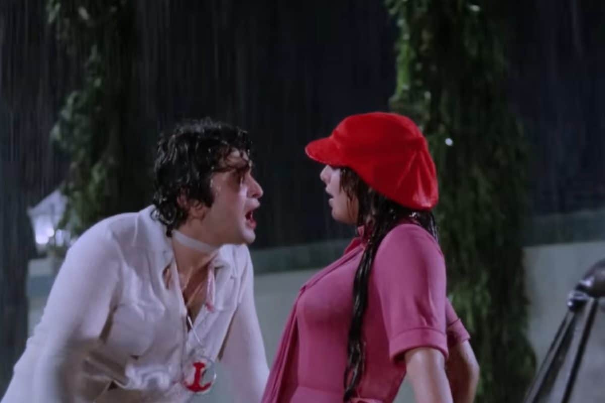 किशोर कुमार का रोमांटिक गाना, नीतू-ऋषि कपूर हॉल-बारिश में करते हैं रोमांस, देता है बिना डरे प्यार करने की सीख