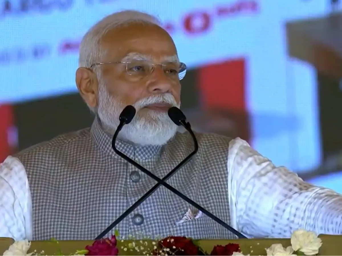 PM मोदी ने जेवर एयरपोर्ट का किया उद्घाटन, 7 करोड़ यात्रियों की क्षमता वाला मेगा प्रोजेक्ट शुरू
