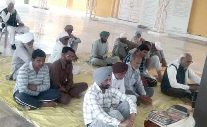 रामपुर थेड़ी में इलाही नारा लगाकर सेवा कार्यों को दिया अंजाम