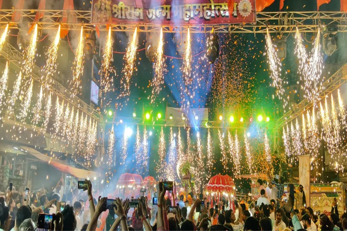 काशी के अघोरी और कोलकाता के महाकाली नृत्य ने बांधा समां, निहंग अखाड़ा ने दिखाए हैरतअंगेज करतब