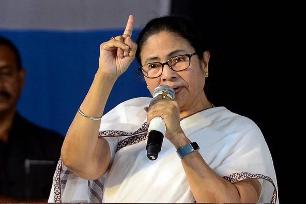 Political Battle: बंगाल में शाह का वार, ममता का पलटवार, क्या 2026 में टूटेगा TMC का किला ?