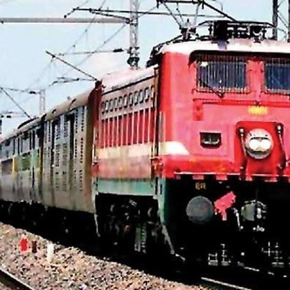 होली बाद गुवाहाटी-दिल्ली विशेष ट्रेन चलेगी:यह ट्रेन बलिया सहित कई स्टेशनों से होकर गुजरेगी