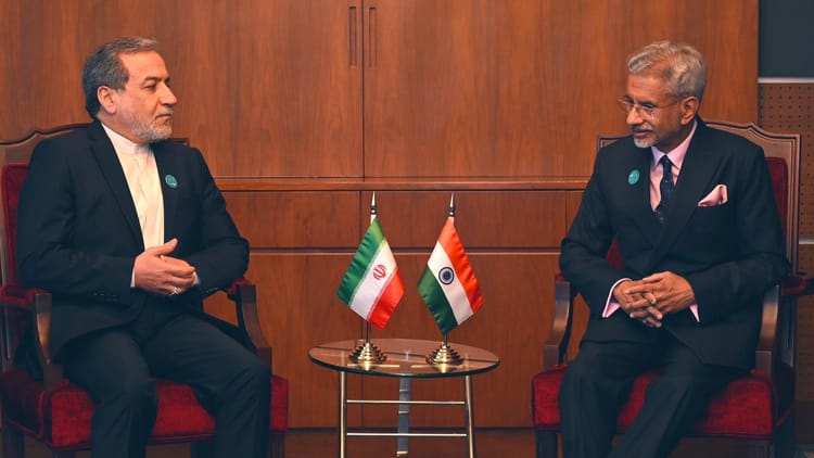 Jaishankar: पश्चिम एशिया संकट के बीच चौथी बार हुई जयशंकर-अराघची की बातचीत, होर्मुज से मिल रही अच्छी खबर