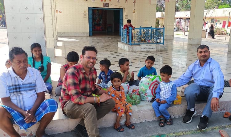 Ambala News: कुष्ठाश्रम के बच्चों के साथ युवा सभा ने खेली हर्बल होली