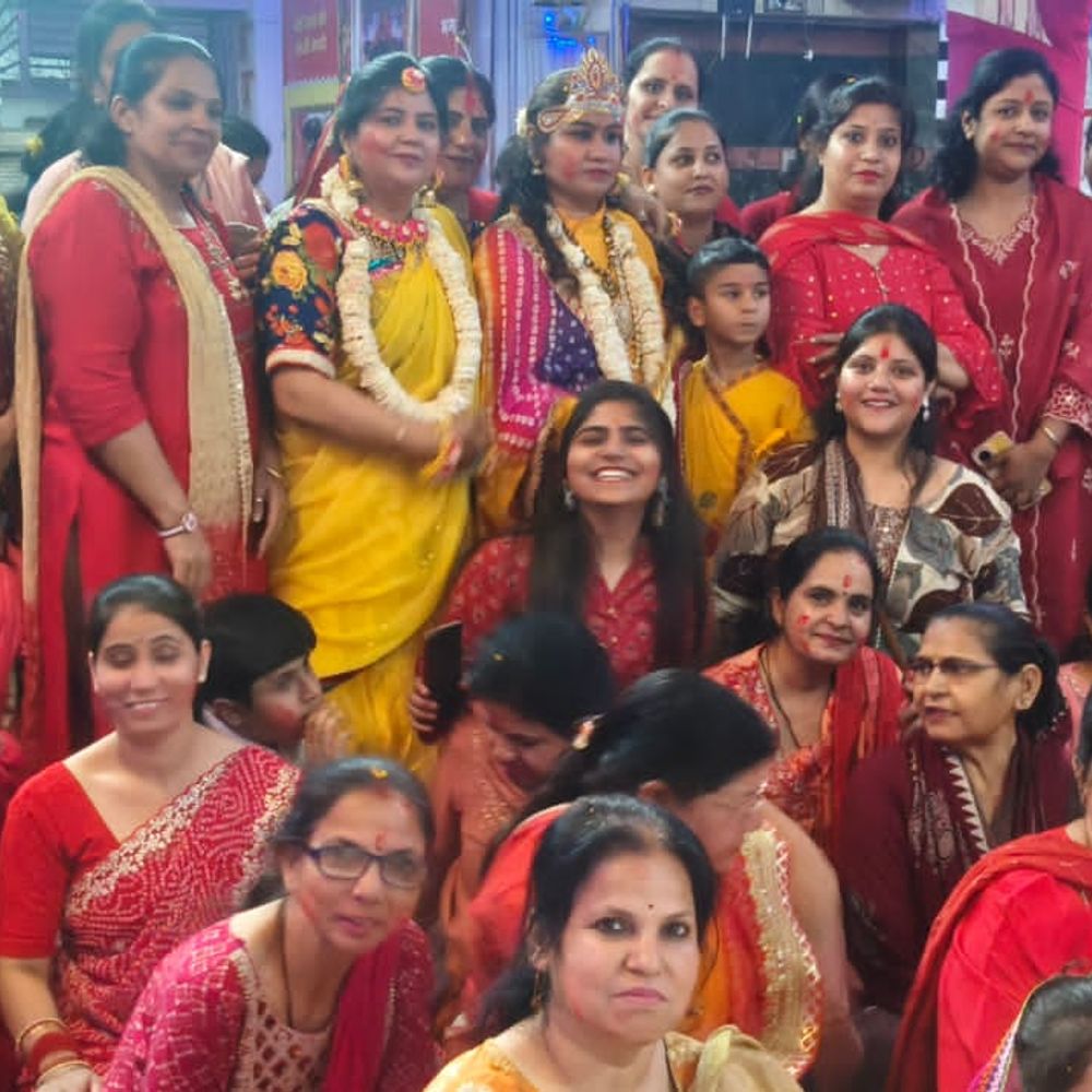 झूलेलाल मंदिर लड्डू गोपाल संग खेली फूलों से होली