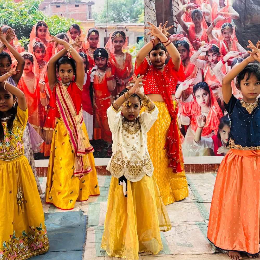 कलाकारों ने प्रस्तुत की सांस्कृतिक कार्यक्रम