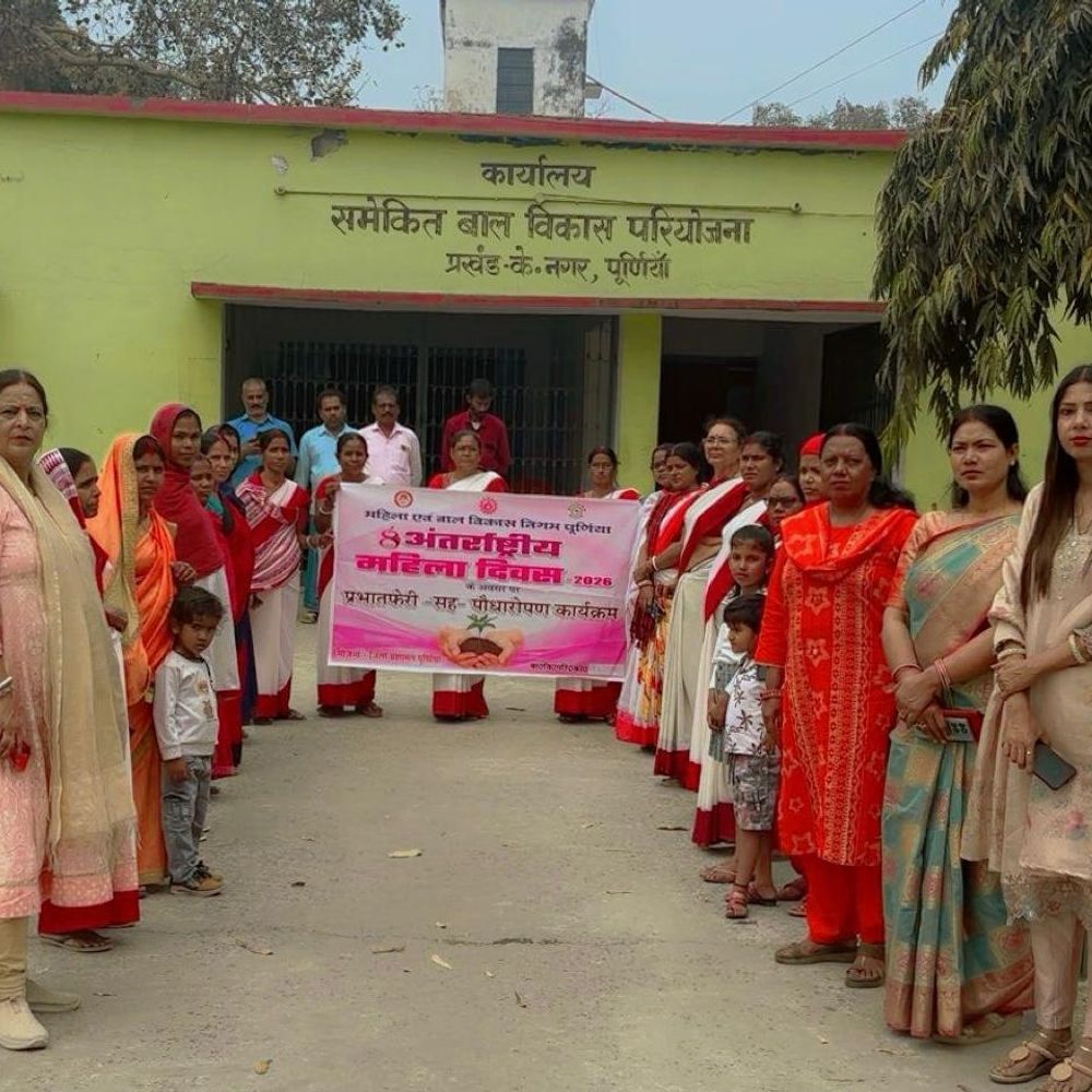 महिला रेलकर्मियों को किया गया सम्मानित