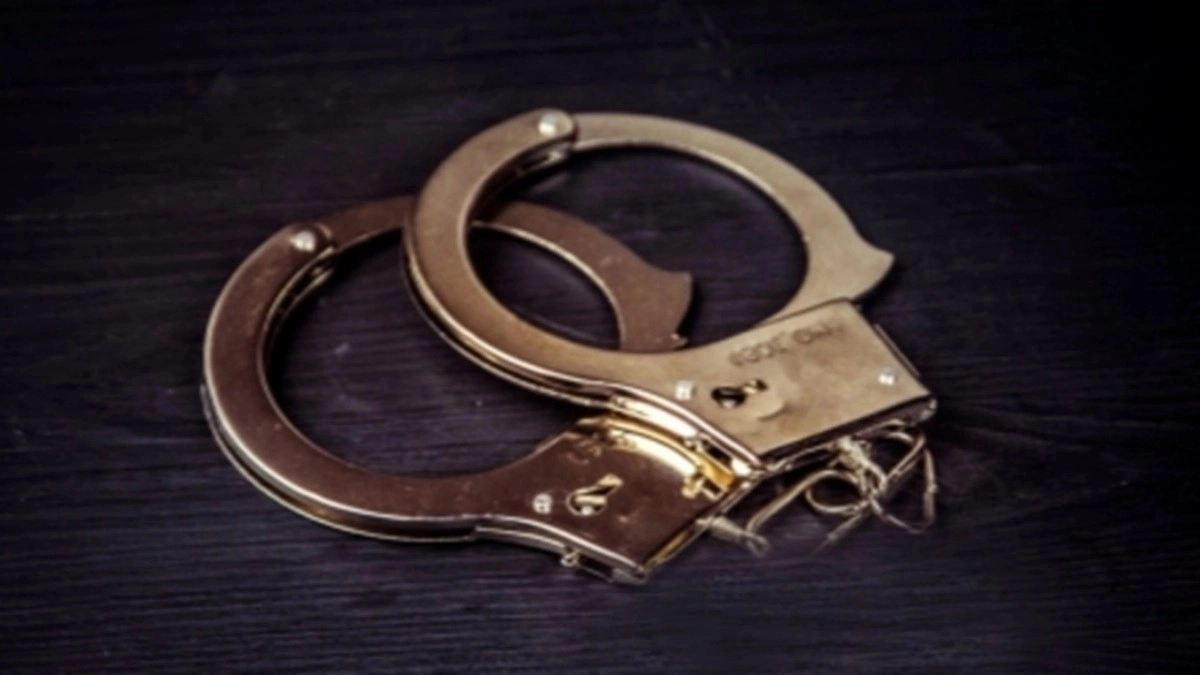 Pune News: पुणे में अजीब-मामला! मायके से पत्नी के घर लौटने से मना करने पर पति ने फूंक दी बीवी की स्कूटी, गिरफ्तार