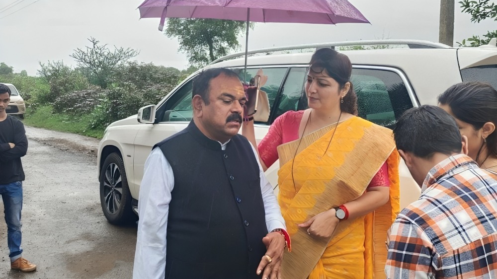 'महाराष्ट्र का एपस्टीन' कहा जा रहा अशोक खरात, बड़े-बड़े नेताओं से निकला कनेक्शन