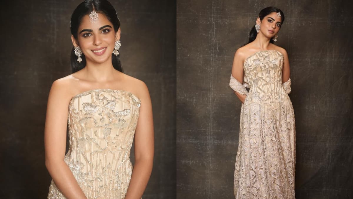 Isha Ambani Photos: 800 करोड़ की मालकिन ईशा अंबानी का रॉयल अंदाज, ऑफ-शोल्डर कॉर्सेट ड्रेस में दिखीं बेहद खूबसूरत