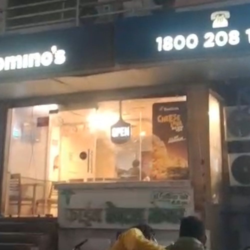 डोमिनोज ने दीपावली के दिन वेज की जगह भेजा नॉनवेज:उपभोक्ता आयोग ने 8 लाख रुपये का जुर्माना लगाया, 1 महीने में ग्राहक को देना होगा