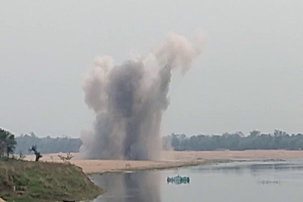 Jamshedpur : बहरागोड़ा में सेना का ‘मिशन फतेह’, 227 किलो का महाविनाशक बम डिफ्यूज, गूंजे भारत माता के जयकारे