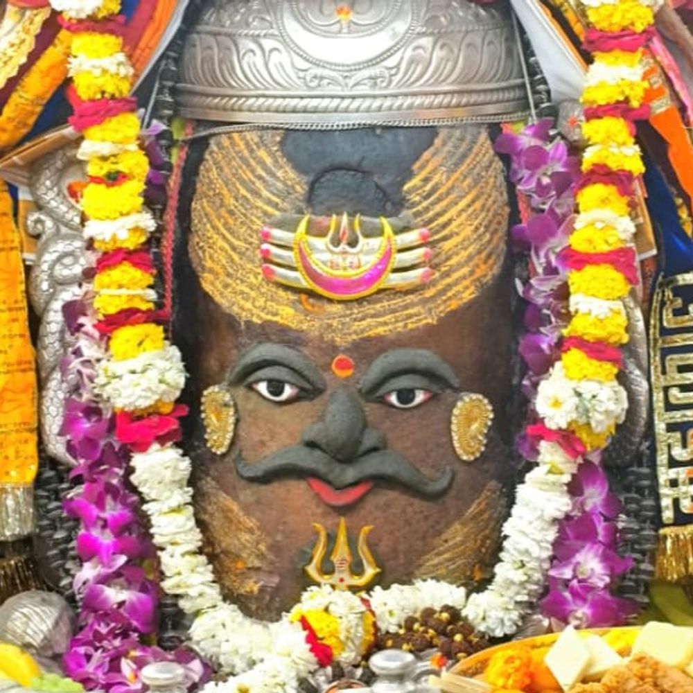 सोमवार को महाकाल की भस्म आरती दर्शन:जटाधारी भगवान महाकाल भांग-चन्दन और आभूषण अर्पित कर राजा स्वरूप श्रृंगार