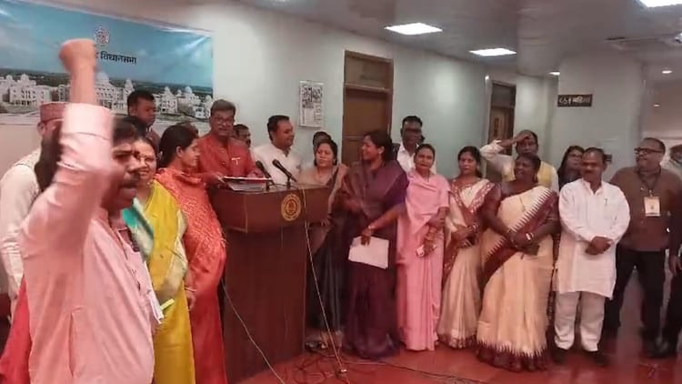 CG Budget Session: विपक्ष ने चूहों के धान खाने पर लाया स्थगन प्रस्ताव, गर्भगृह में पहुंचने पर हुए निलंबित