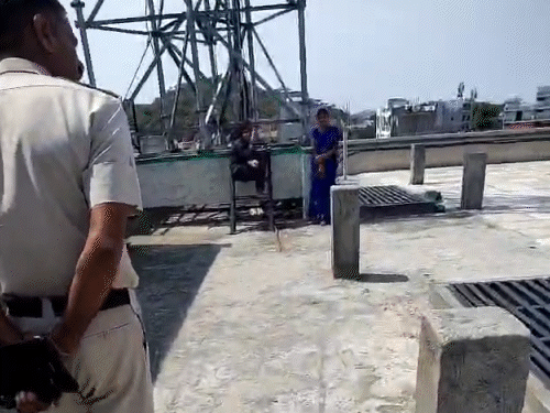 हत्या के आरोप में जेल गया पति, पत्नी जिंदा मिली:हरियाणा में प्रेमी के साथ मिली, कौशांबी पुलिस ने 4 दिन ट्रेस करने के बाद छापा मारा